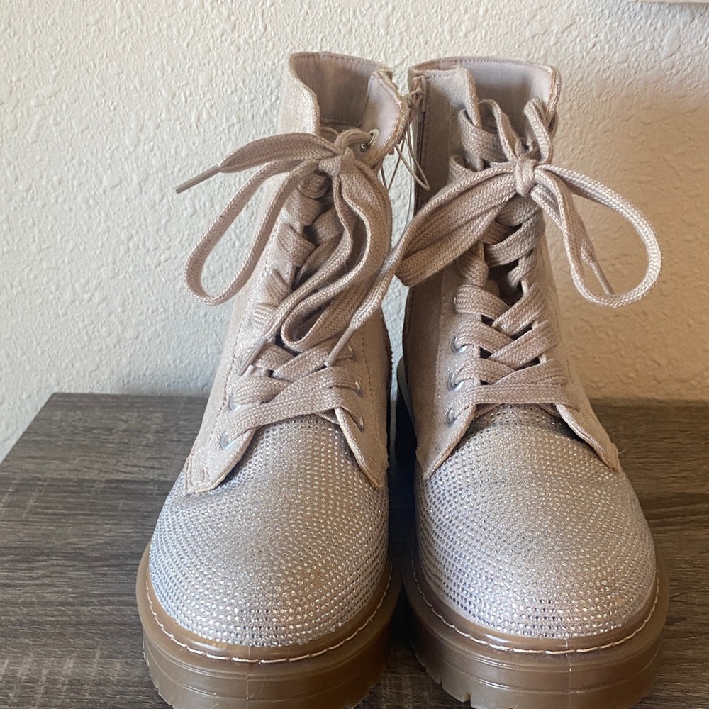 Stylish Women's Lace-Up Boots